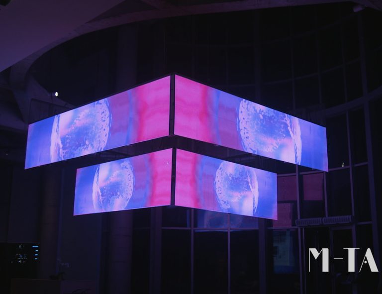 1四川花样年艺术会所升降LED冰屏 (1)